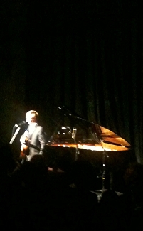 © Robert Rotifer Neil Hannon an der Gitarre